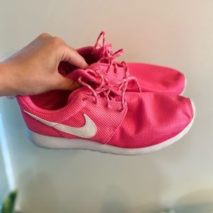 PINK NIKE SHOES 💕